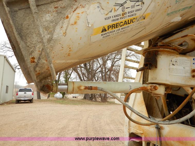 image for item K7382 1998 International Paystar 5000 mixer truck