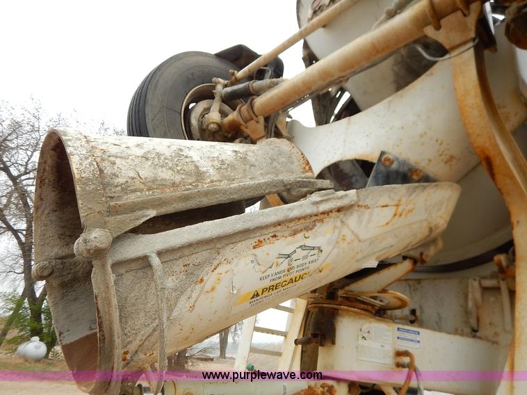 image for item K7382 1998 International Paystar 5000 mixer truck