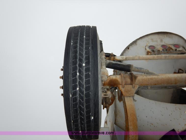 image for item K7382 1998 International Paystar 5000 mixer truck