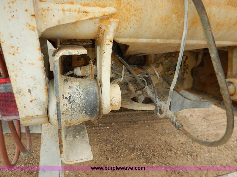 image for item K7382 1998 International Paystar 5000 mixer truck