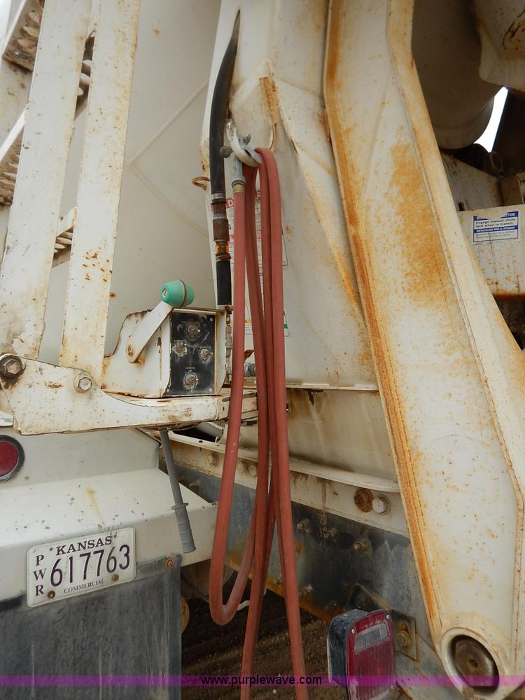 image for item K7382 1998 International Paystar 5000 mixer truck