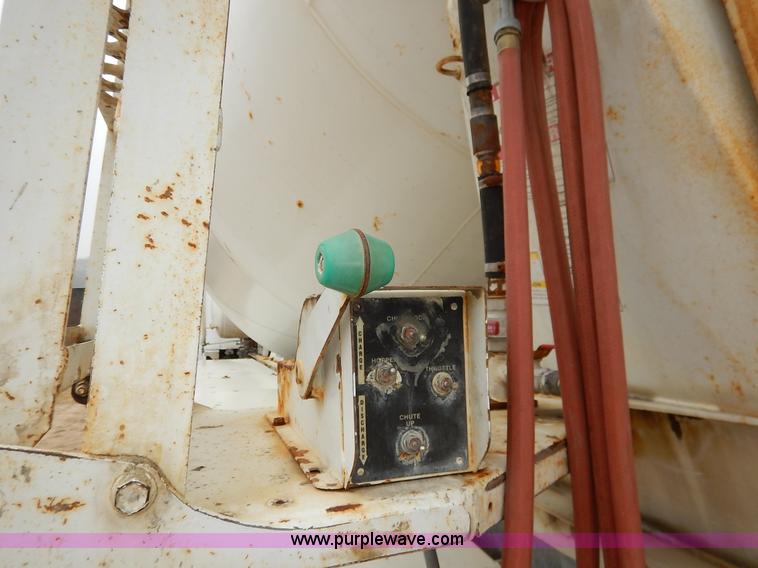 image for item K7382 1998 International Paystar 5000 mixer truck