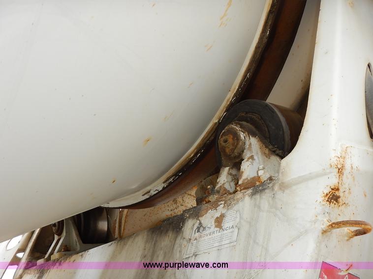 image for item K7382 1998 International Paystar 5000 mixer truck