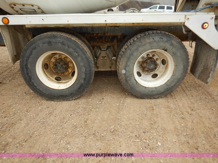 image for item K7382 1998 International Paystar 5000 mixer truck