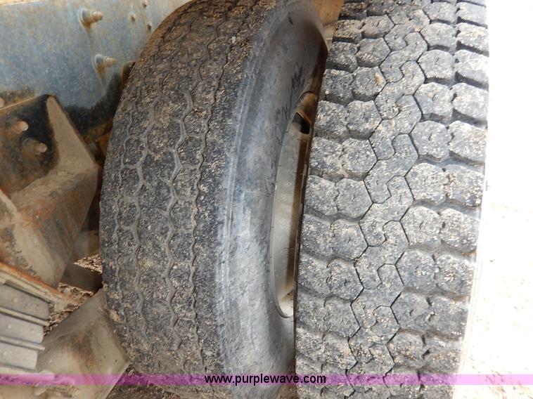 image for item K7382 1998 International Paystar 5000 mixer truck