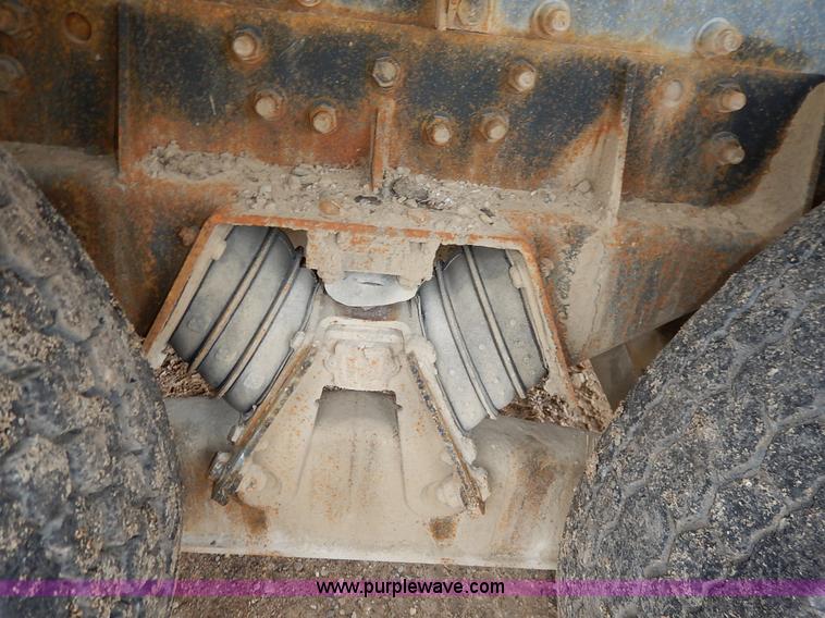 image for item K7382 1998 International Paystar 5000 mixer truck