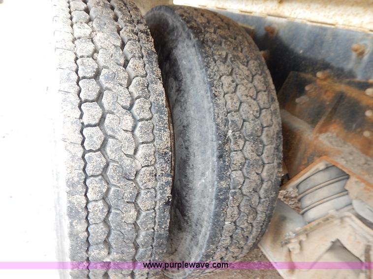 image for item K7382 1998 International Paystar 5000 mixer truck