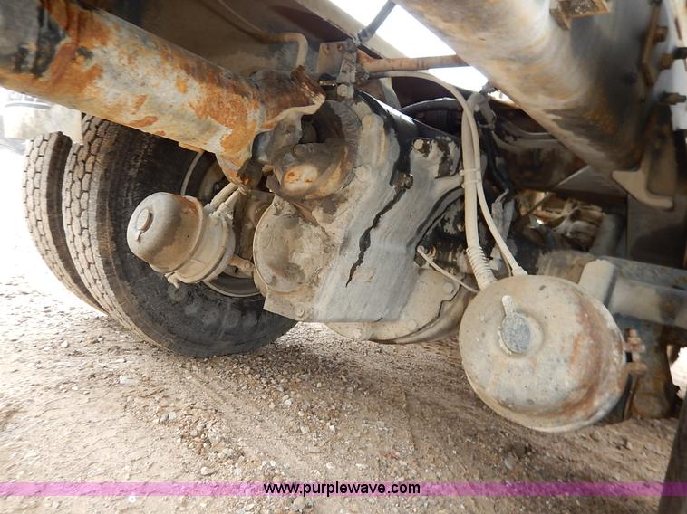 image for item K7382 1998 International Paystar 5000 mixer truck