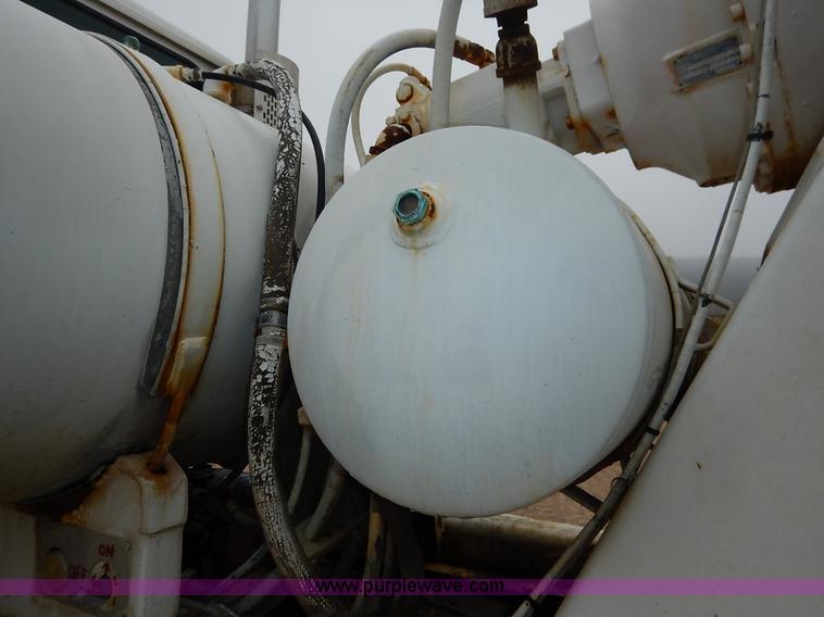 image for item K7382 1998 International Paystar 5000 mixer truck