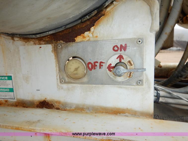 image for item K7382 1998 International Paystar 5000 mixer truck