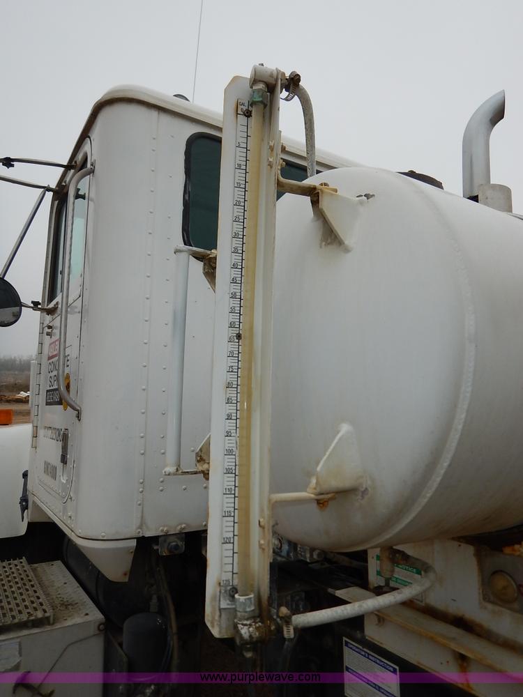 image for item K7382 1998 International Paystar 5000 mixer truck