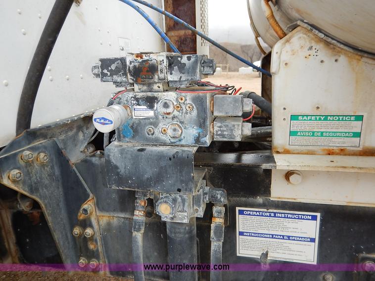 image for item K7382 1998 International Paystar 5000 mixer truck