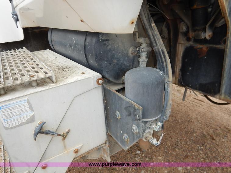 image for item K7382 1998 International Paystar 5000 mixer truck