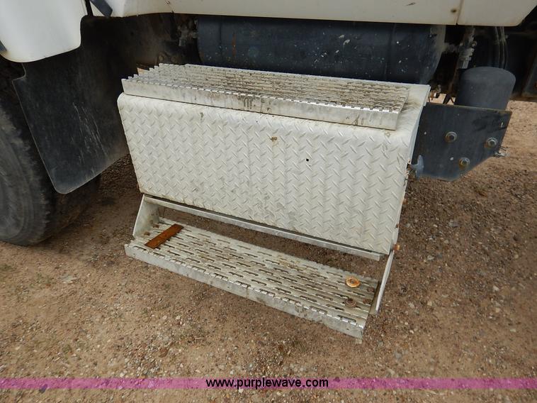 image for item K7382 1998 International Paystar 5000 mixer truck