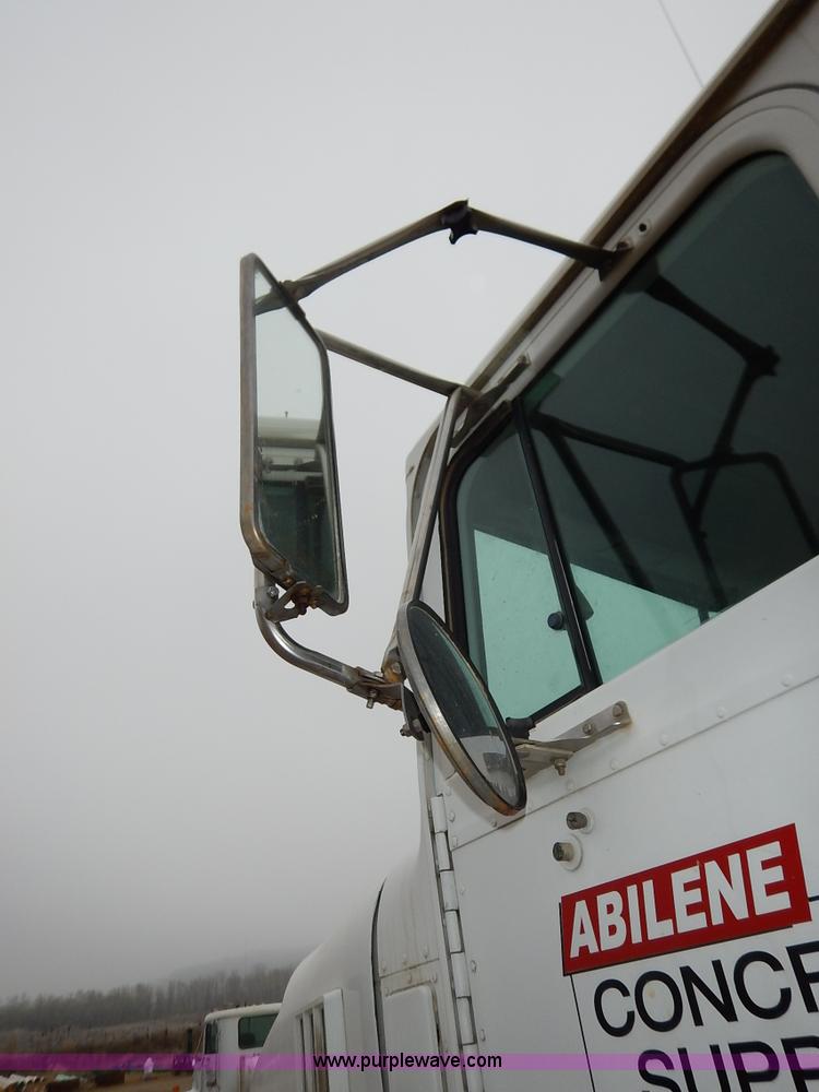 image for item K7382 1998 International Paystar 5000 mixer truck