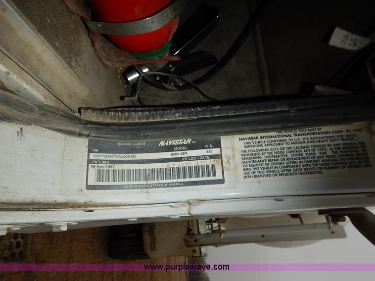 image for item K7382 1998 International Paystar 5000 mixer truck