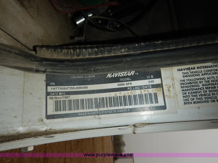 image for item K7382 1998 International Paystar 5000 mixer truck
