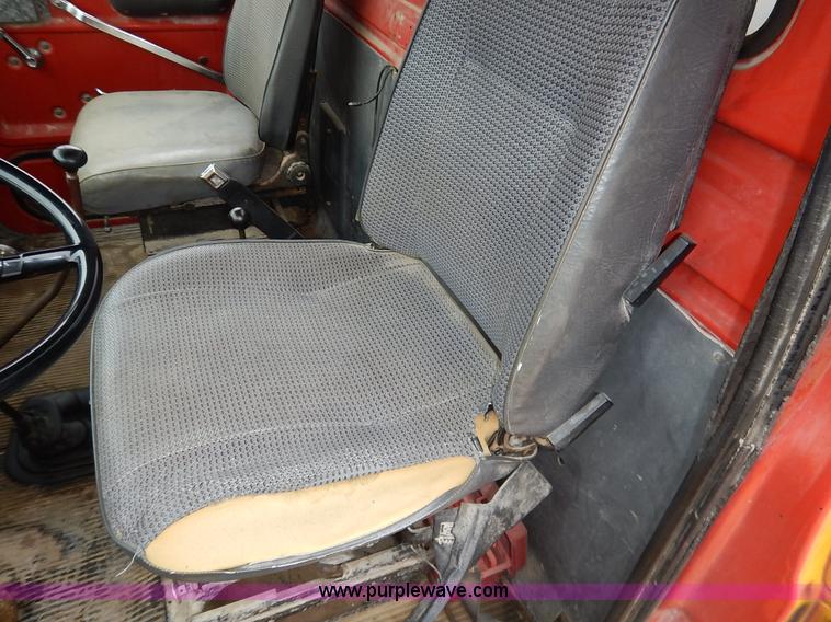 image for item K7383 1985 Ford LT8000 flatbed truck