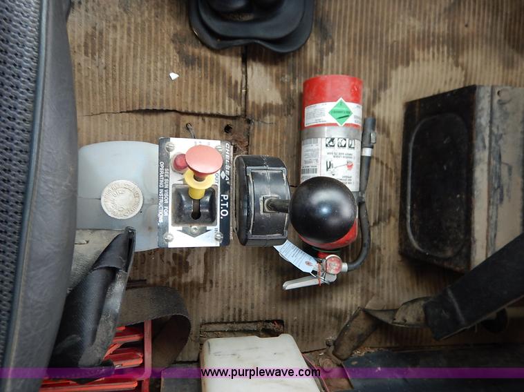 image for item K7383 1985 Ford LT8000 flatbed truck