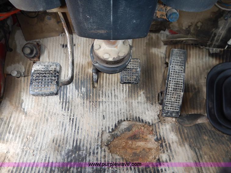 image for item K7383 1985 Ford LT8000 flatbed truck