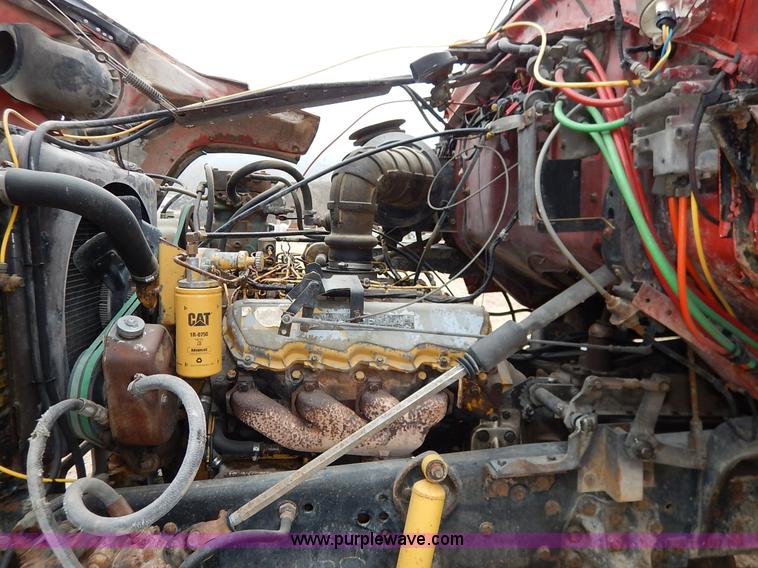 image for item K7383 1985 Ford LT8000 flatbed truck