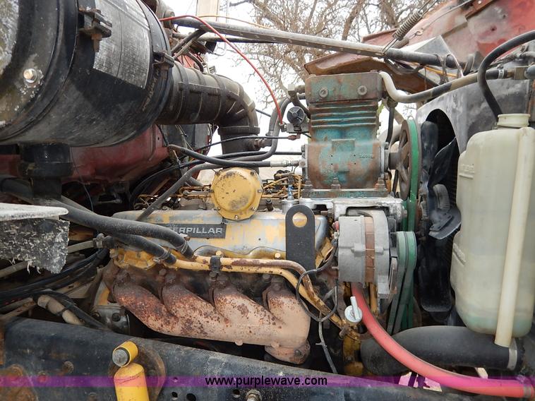 image for item K7383 1985 Ford LT8000 flatbed truck