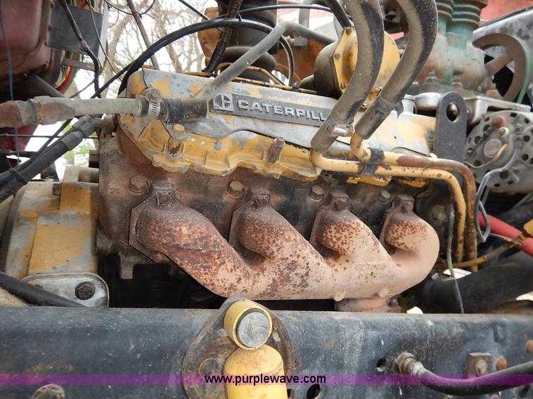 image for item K7383 1985 Ford LT8000 flatbed truck