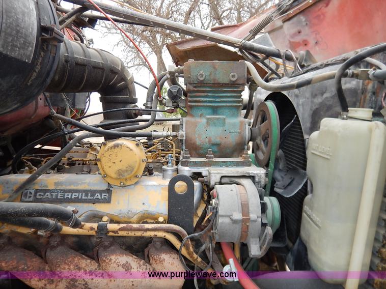 image for item K7383 1985 Ford LT8000 flatbed truck