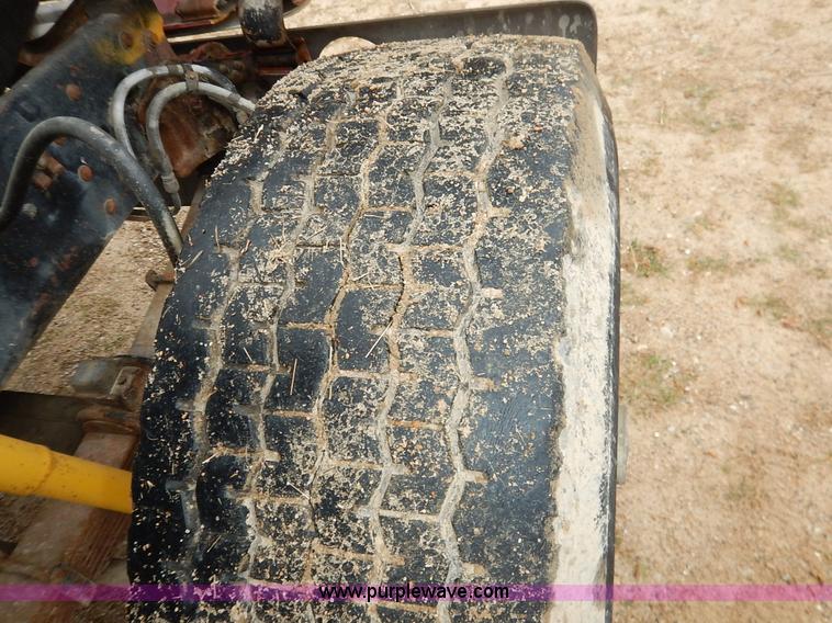 image for item K7383 1985 Ford LT8000 flatbed truck