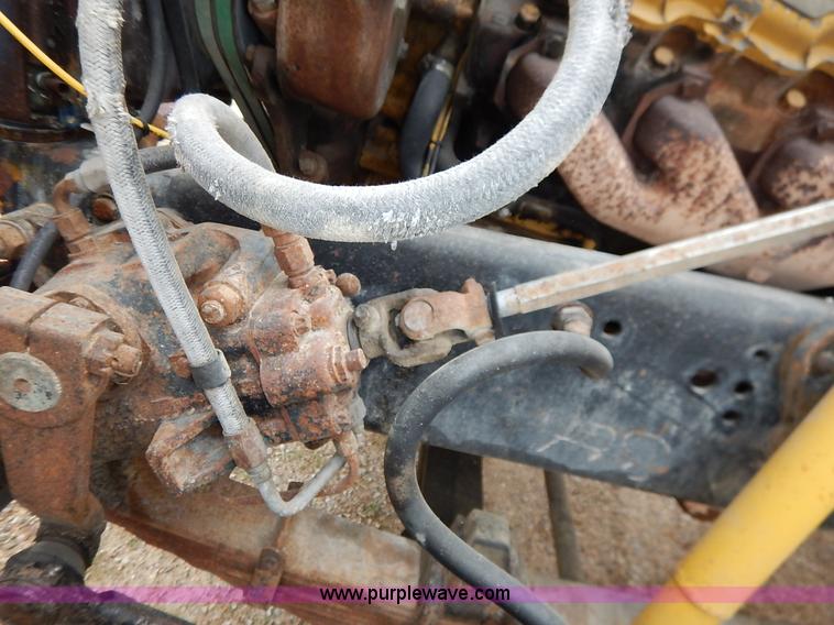 image for item K7383 1985 Ford LT8000 flatbed truck