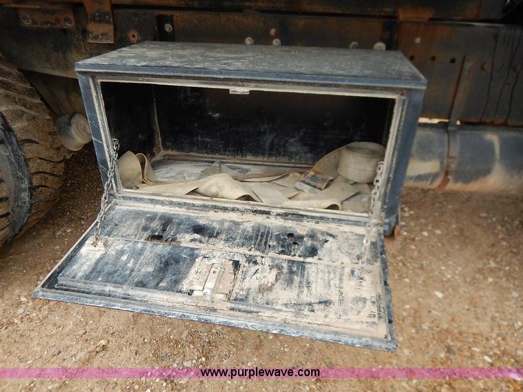 image for item K7383 1985 Ford LT8000 flatbed truck