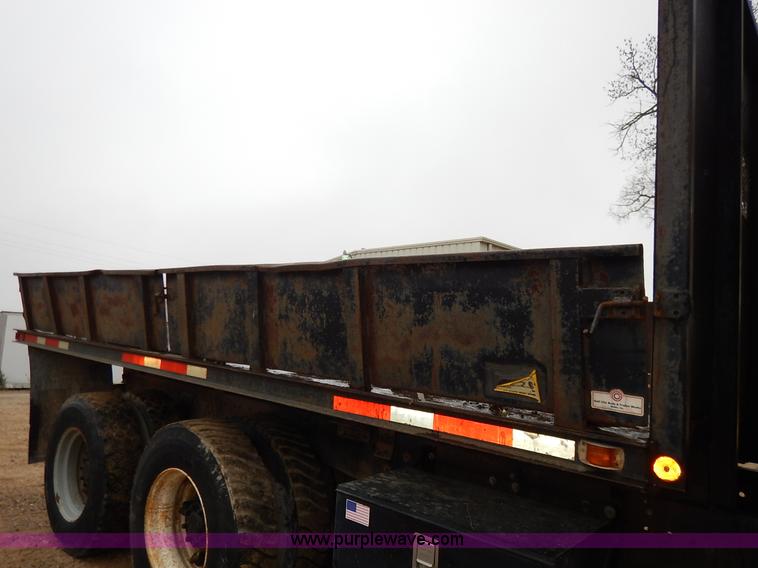 image for item K7383 1985 Ford LT8000 flatbed truck