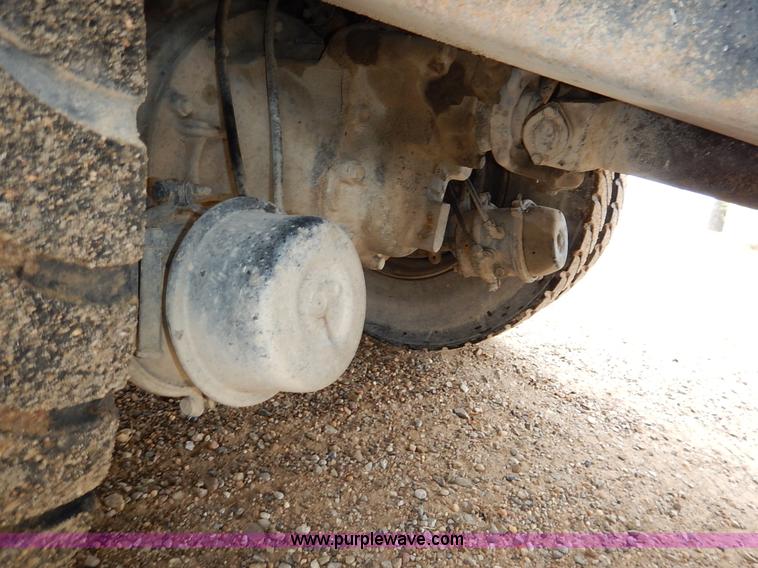 image for item K7383 1985 Ford LT8000 flatbed truck