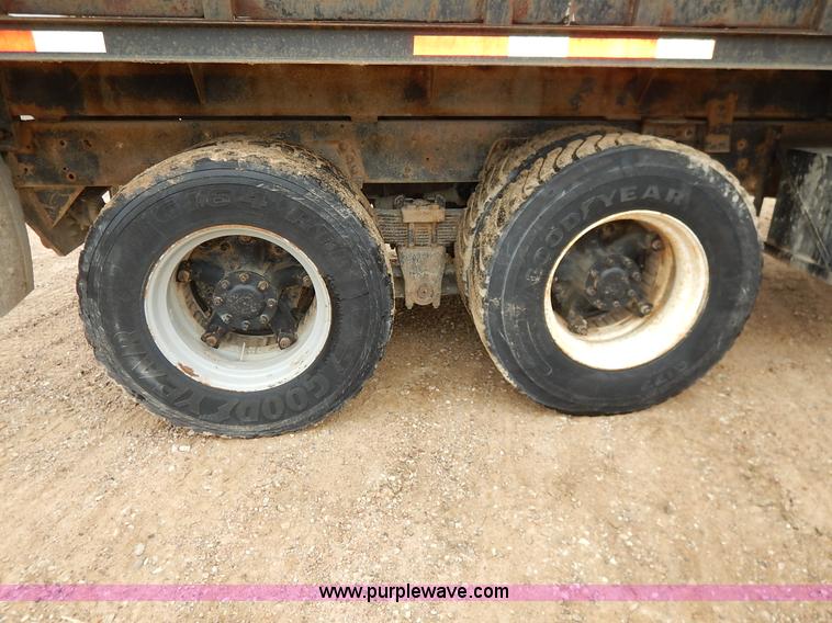 image for item K7383 1985 Ford LT8000 flatbed truck