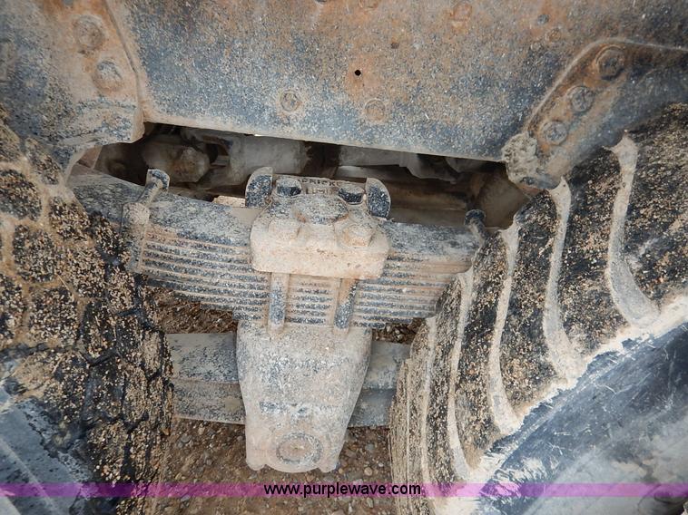 image for item K7383 1985 Ford LT8000 flatbed truck