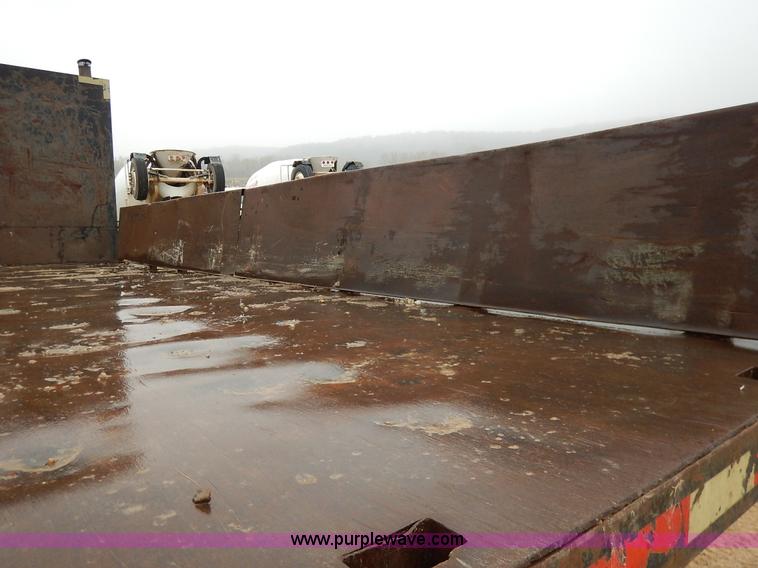 image for item K7383 1985 Ford LT8000 flatbed truck