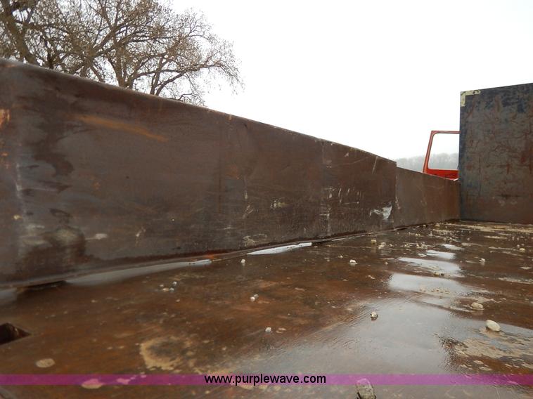 image for item K7383 1985 Ford LT8000 flatbed truck