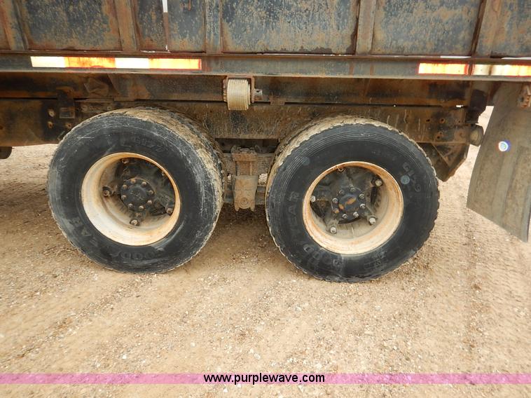 image for item K7383 1985 Ford LT8000 flatbed truck