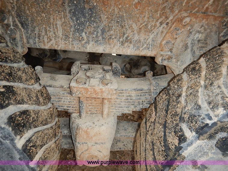 image for item K7383 1985 Ford LT8000 flatbed truck