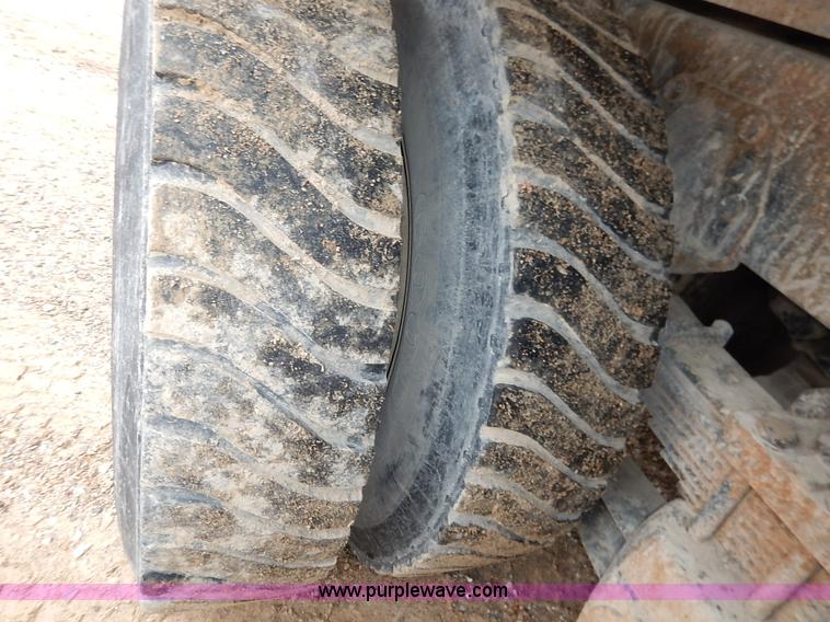 image for item K7383 1985 Ford LT8000 flatbed truck