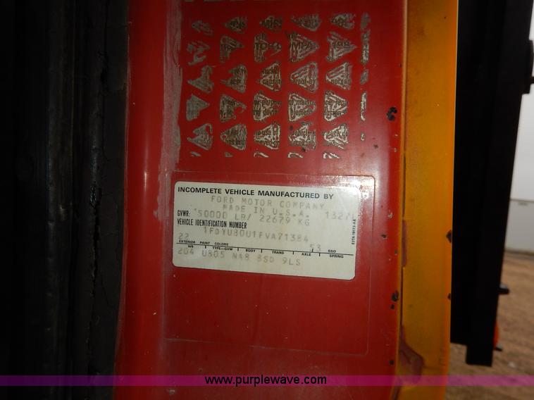 image for item K7383 1985 Ford LT8000 flatbed truck