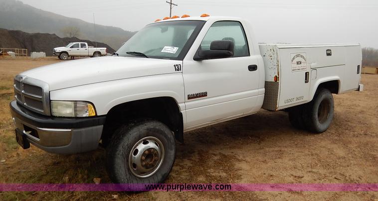 image for item K7384 2001 Dodge Ram 3500 utility truck