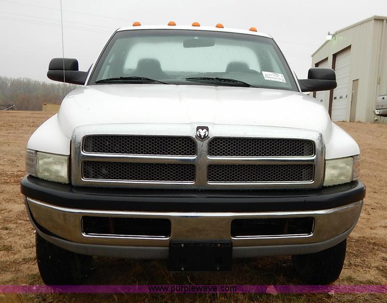 image for item K7384 2001 Dodge Ram 3500 utility truck