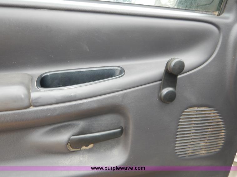 image for item K7384 2001 Dodge Ram 3500 utility truck