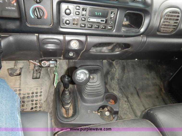 image for item K7384 2001 Dodge Ram 3500 utility truck