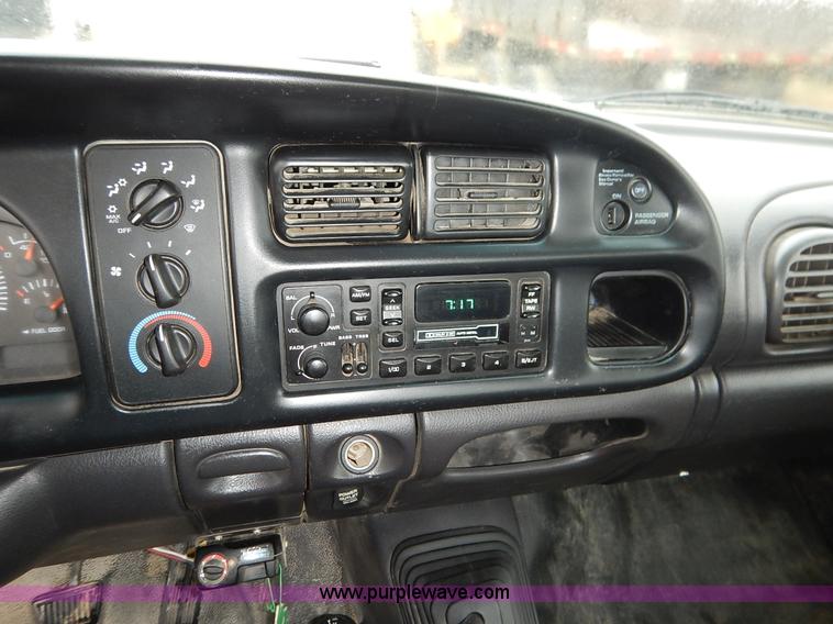 image for item K7384 2001 Dodge Ram 3500 utility truck