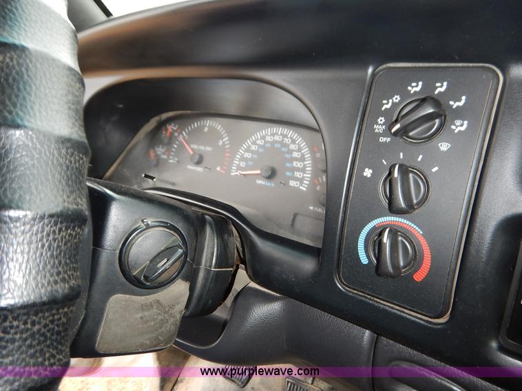 image for item K7384 2001 Dodge Ram 3500 utility truck