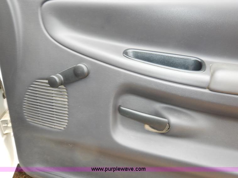 image for item K7384 2001 Dodge Ram 3500 utility truck