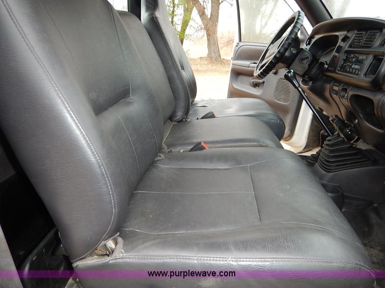 image for item K7384 2001 Dodge Ram 3500 utility truck