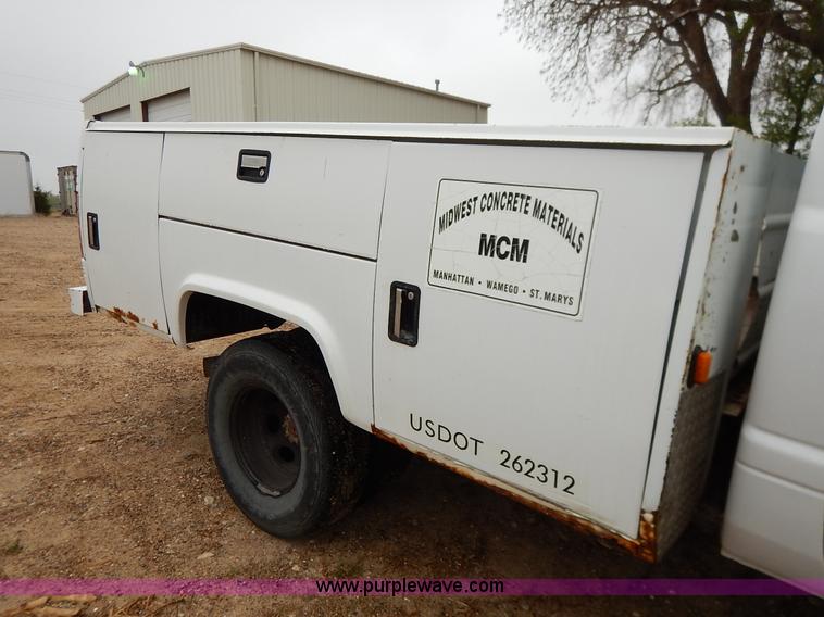 image for item K7384 2001 Dodge Ram 3500 utility truck